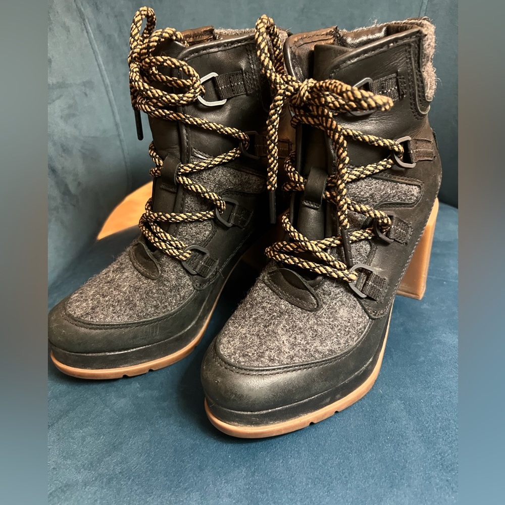 Sorel Blake Black and Grey Leather & Wool Waterproof Lace Up Booties Size 5.5